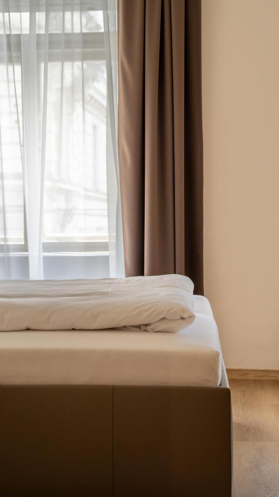 Aparthotel Lavilo Main Square Graz Exterior photo